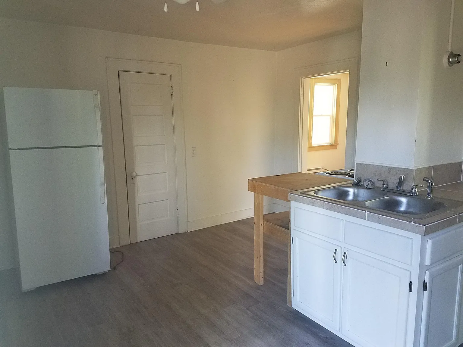 403 E Montezuma Ave — Photo 3