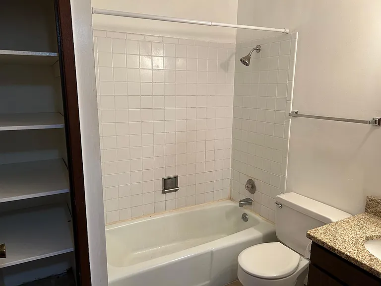 1216 W Jefferson St #5 — Photo 4