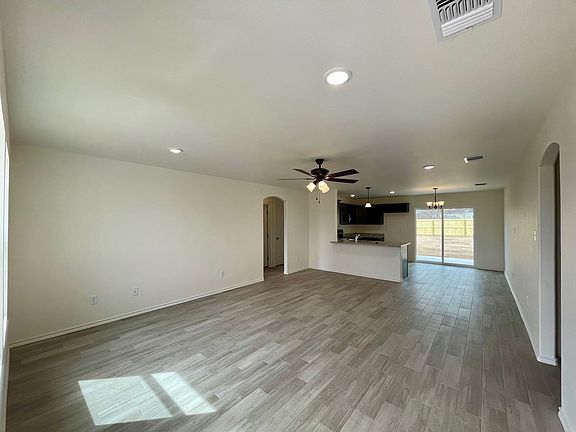 3rd image of 2418 Lindell Ave