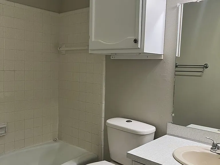 310 Castlewood Dr — Photo 7