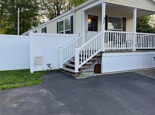 37 Hemlock Rd, Glocester, RI 02814