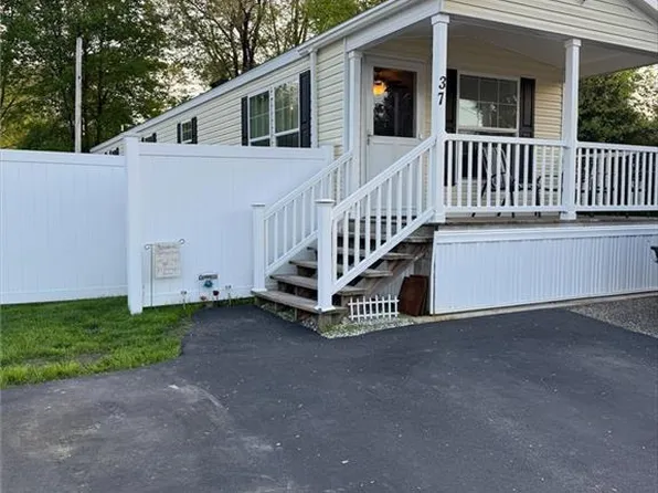 37 Hemlock Rd, Glocester, RI 02814