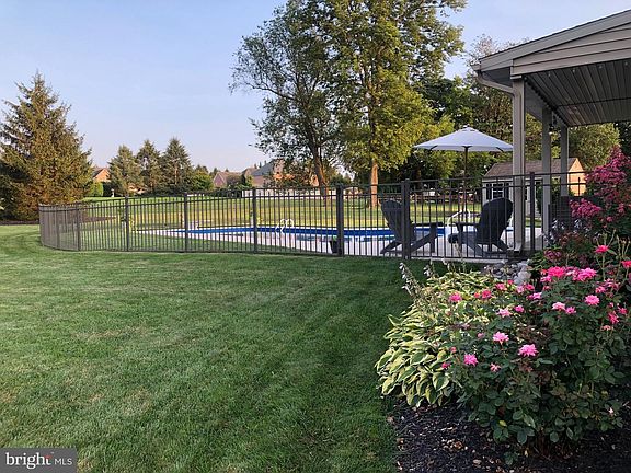 4th image of 75 Riding Silks Ln