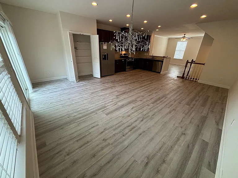 721 Suffield Way — Photo 5