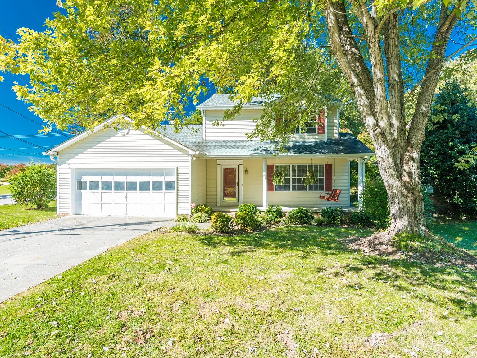 1560 Pheasants Glen Dr — Photo 1