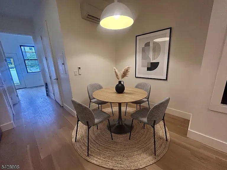 52 Grace St — Photo 16