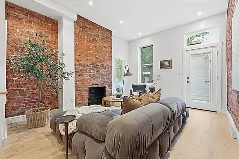 3 bed, 980 sqft, $2,000 — Photo 3