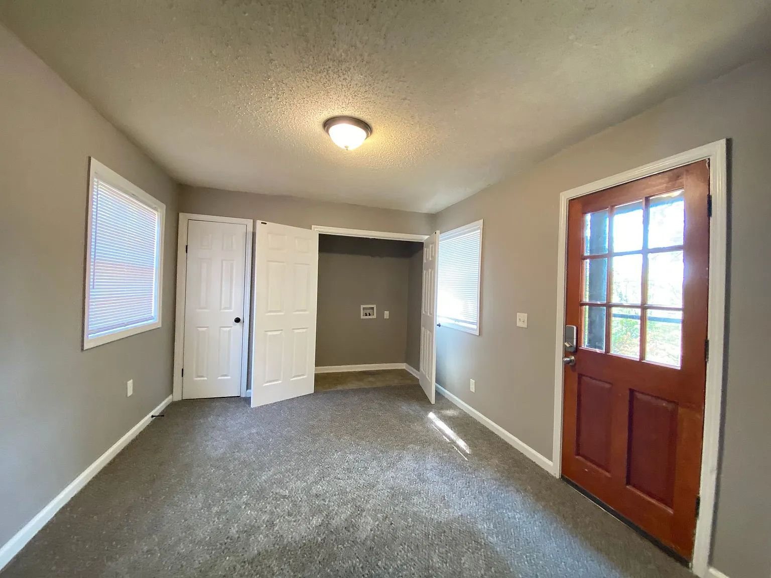 1319 S Jackson St — Photo 4