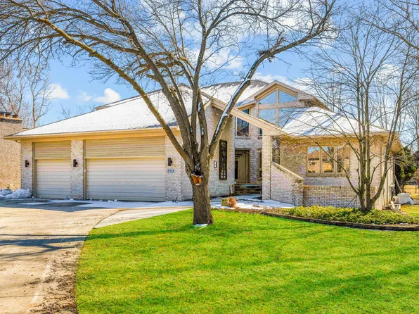 8528 Cadillac Cir, Grosse Ile, MI 48138