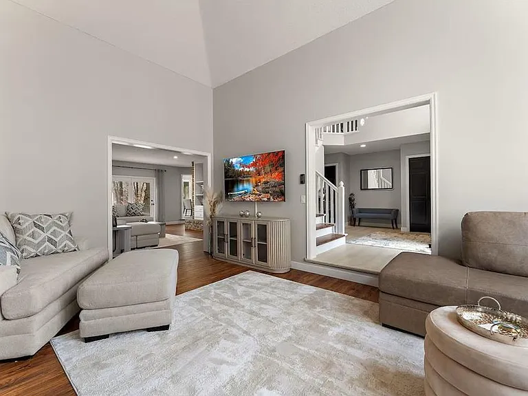5720 Oakview Ln N — Photo 18