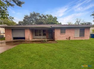 214 Crockett St, Port Lavaca, TX 77979
