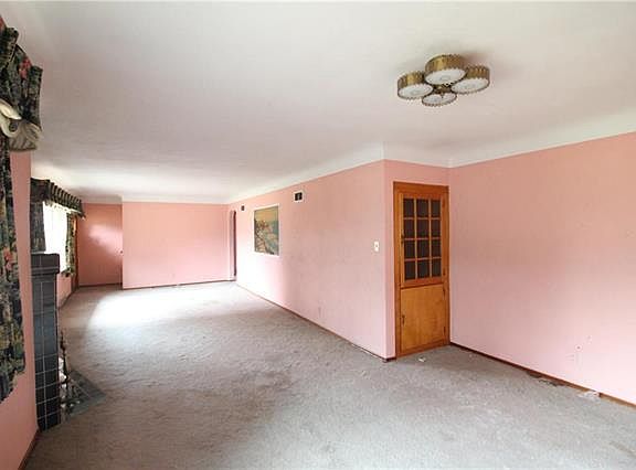 4th image of 2037 Clark Ave