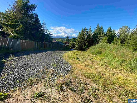 5th image of 108 Cedar Glen Ln