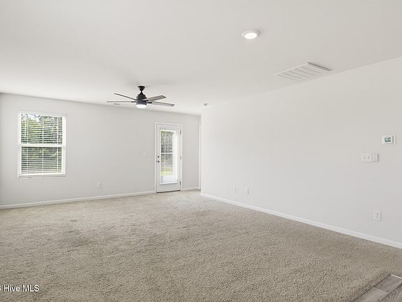 5th image of 414 Hope Ln