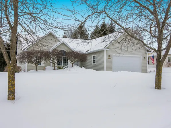 2934 Ridge Trail Dr, Traverse City, MI 49684