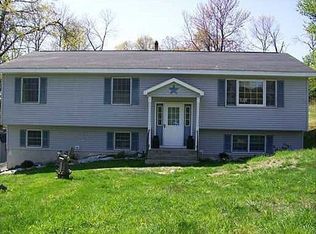 21 Coventry Ln, Wallkill, NY 12589