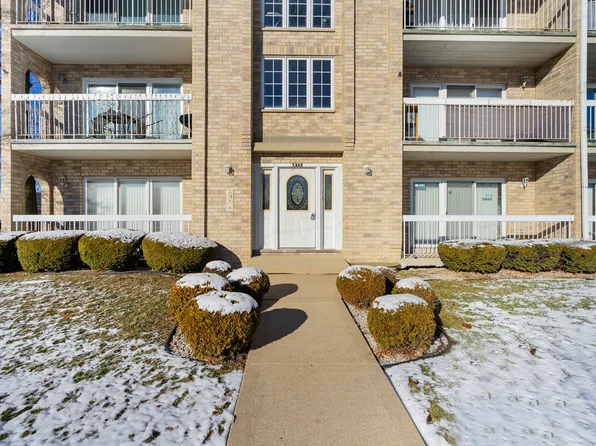 5242 W 79th St APT 3D, Burbank, IL 60459