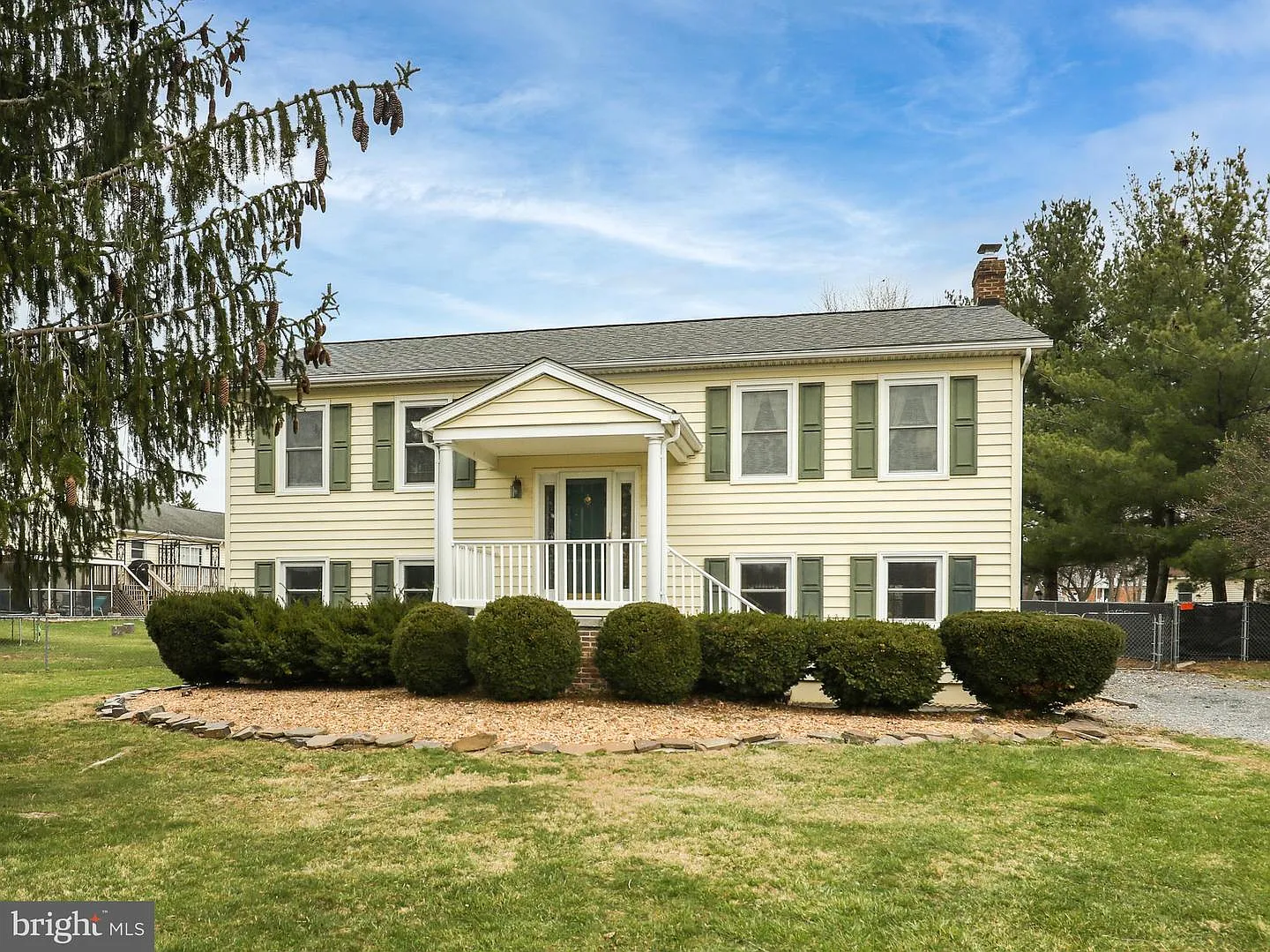 105 Essex Ct photo 1