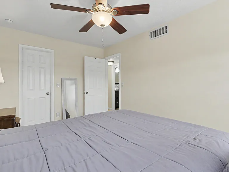 2455 NE 51st St #E-207 — Photo 35