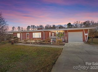 114 Valley Dr, Badin, NC 28009