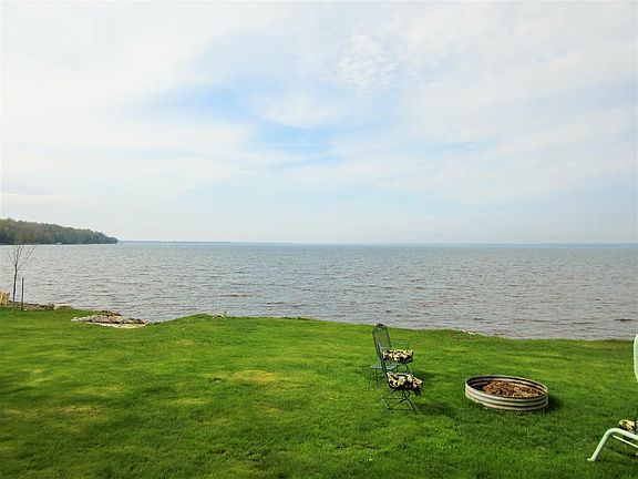 2nd image of 1747 Wawaushnosh Dr