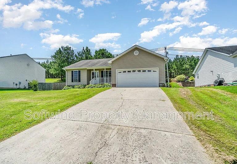 1803 Red Bird Cir SE — Photo 2