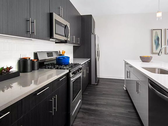 4th image of 4450 N Hazel St #2702
