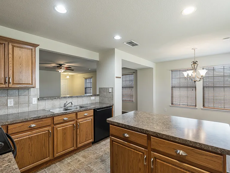 3917 Mantis St — Photo 2