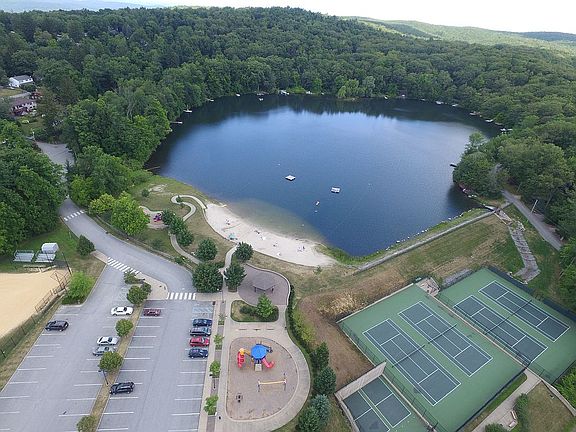 3rd image of 1073 Lakeside Dr E