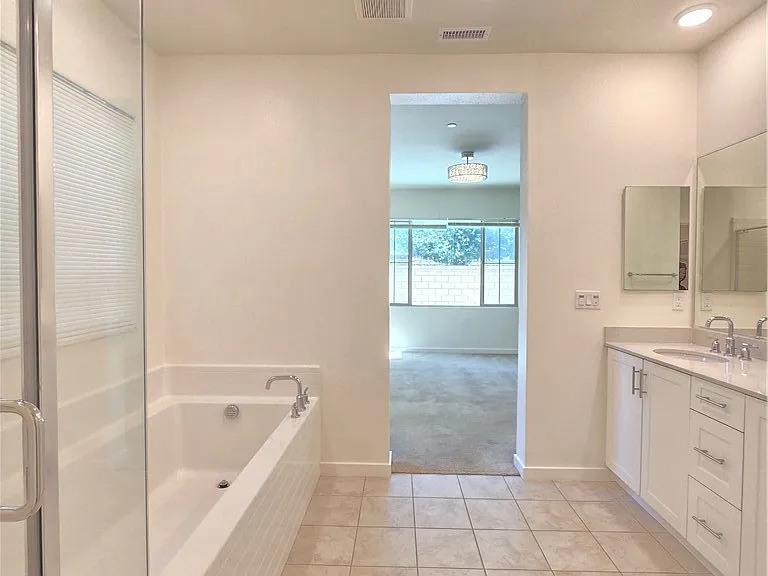 2679 E Penelope Ln — Photo 15