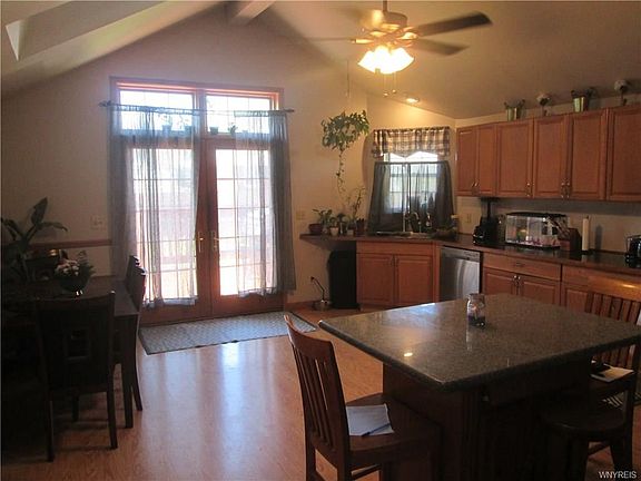 3rd image of 34 Fairvale Dr
