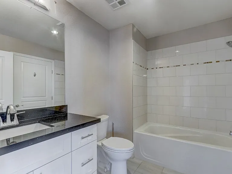 300 W Beech St #2101 — Photo 15
