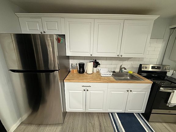 4th image of 32860 Mecosta St #1