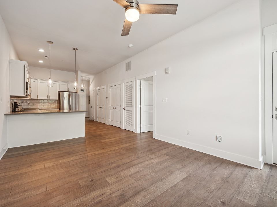 1st image of 935 McAlway Rd #304