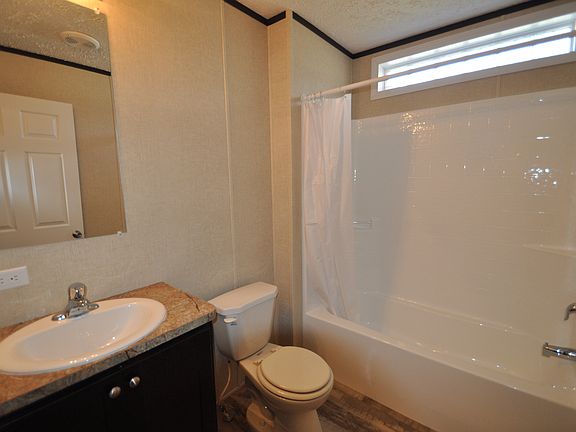 4th image of 18 Gaslight Dr