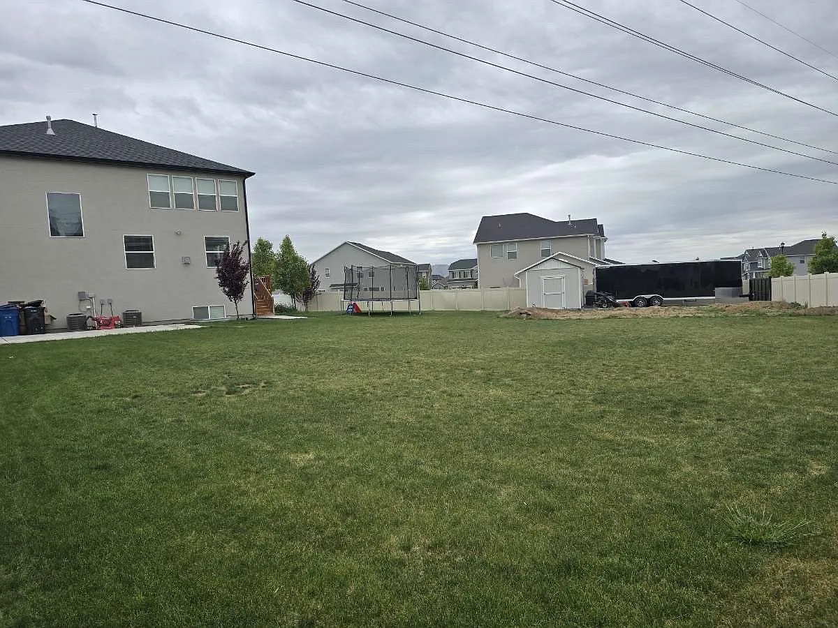 Building Photo - 1573 N Woodside Dr