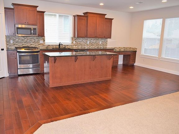 4th image of 4414 Hammersley Way NW