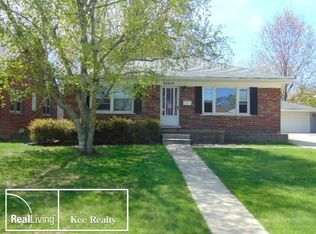 22210 Madison St, Saint Clair Shores, MI 48081