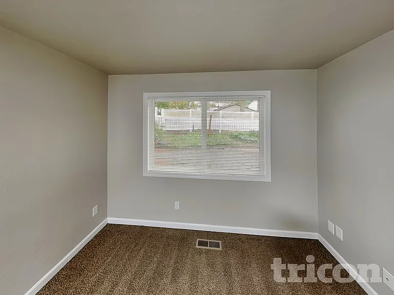 1581 Woodland Ter — Photo 10