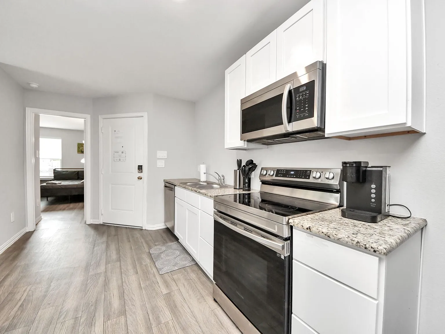 3 bed, 2.0 bath, 1737 sqft, $1,750 — Photo 3