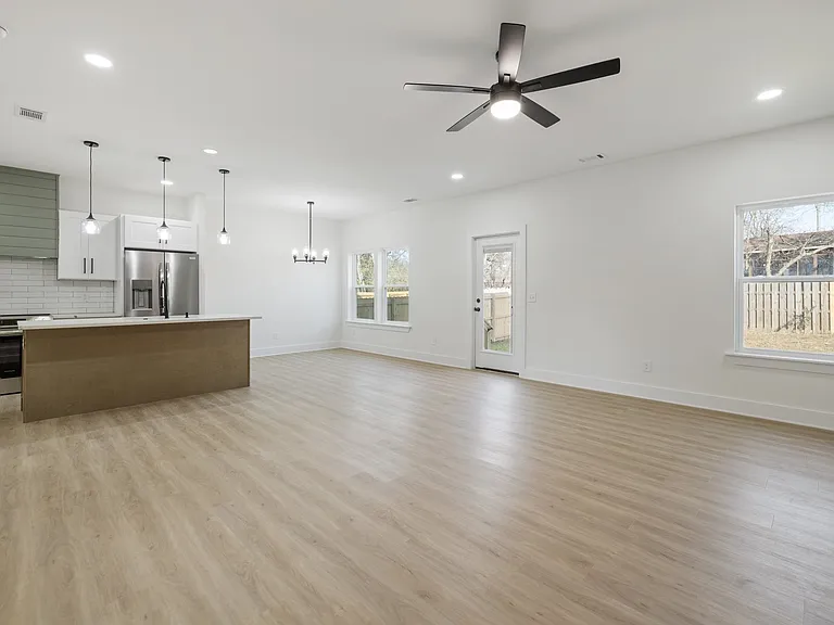 316A Tampa Dr — Photo 9