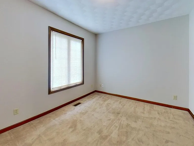8109 Johnstown Ct — Photo 16