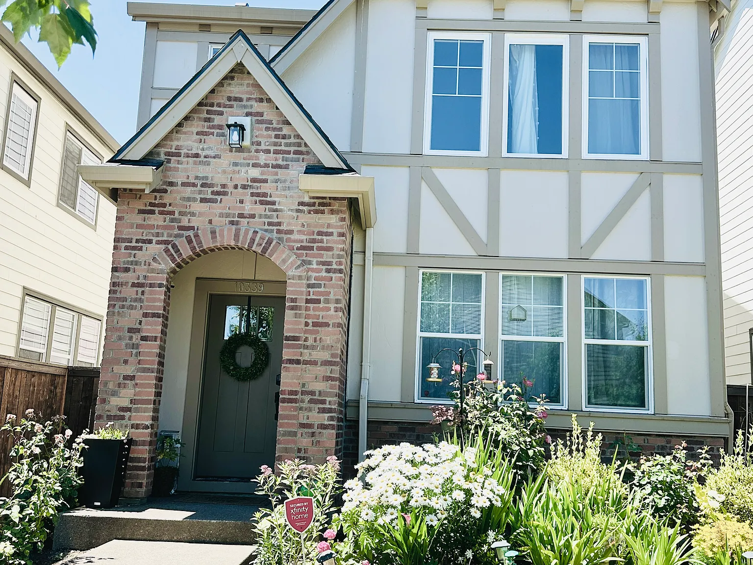 4 bed, 2.5 bath, 1727 sqft, $2,700 — Photo 2