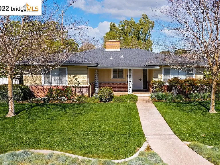 2831 Sinclair Ave — Photo 1