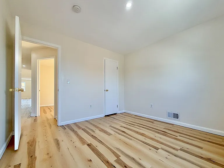 220 Astoria Pl #2 — Photo 7