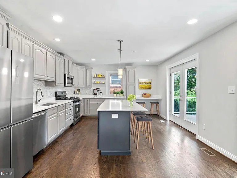 1506 Noyes Dr — Photo 4