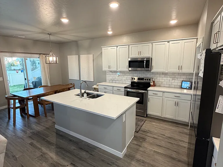 300 S Calf Creek Ave — Photo 12