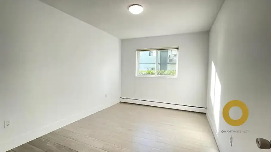2 bed, 1.0 bath, 910 sqft, $2,400 — Photo 2