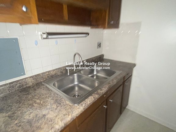 2nd image of 6163 N Kenmore Ave #301