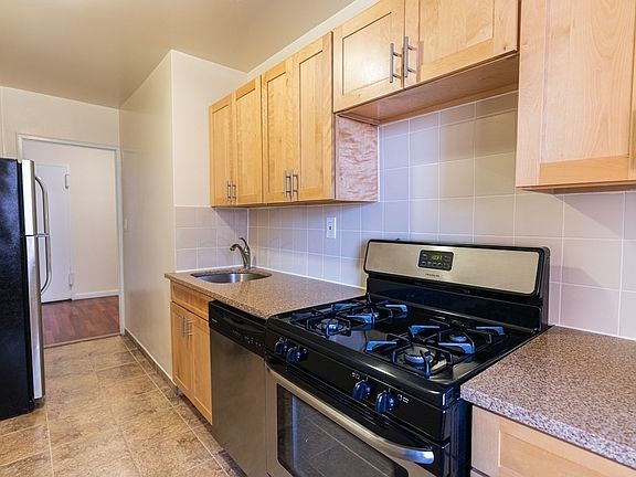 3rd image of 104-20 Queens Blvd #17A